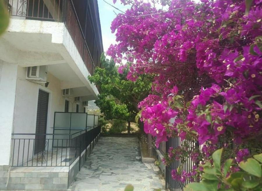 Yfantis Sakis Apartment'S Eratini Luaran gambar