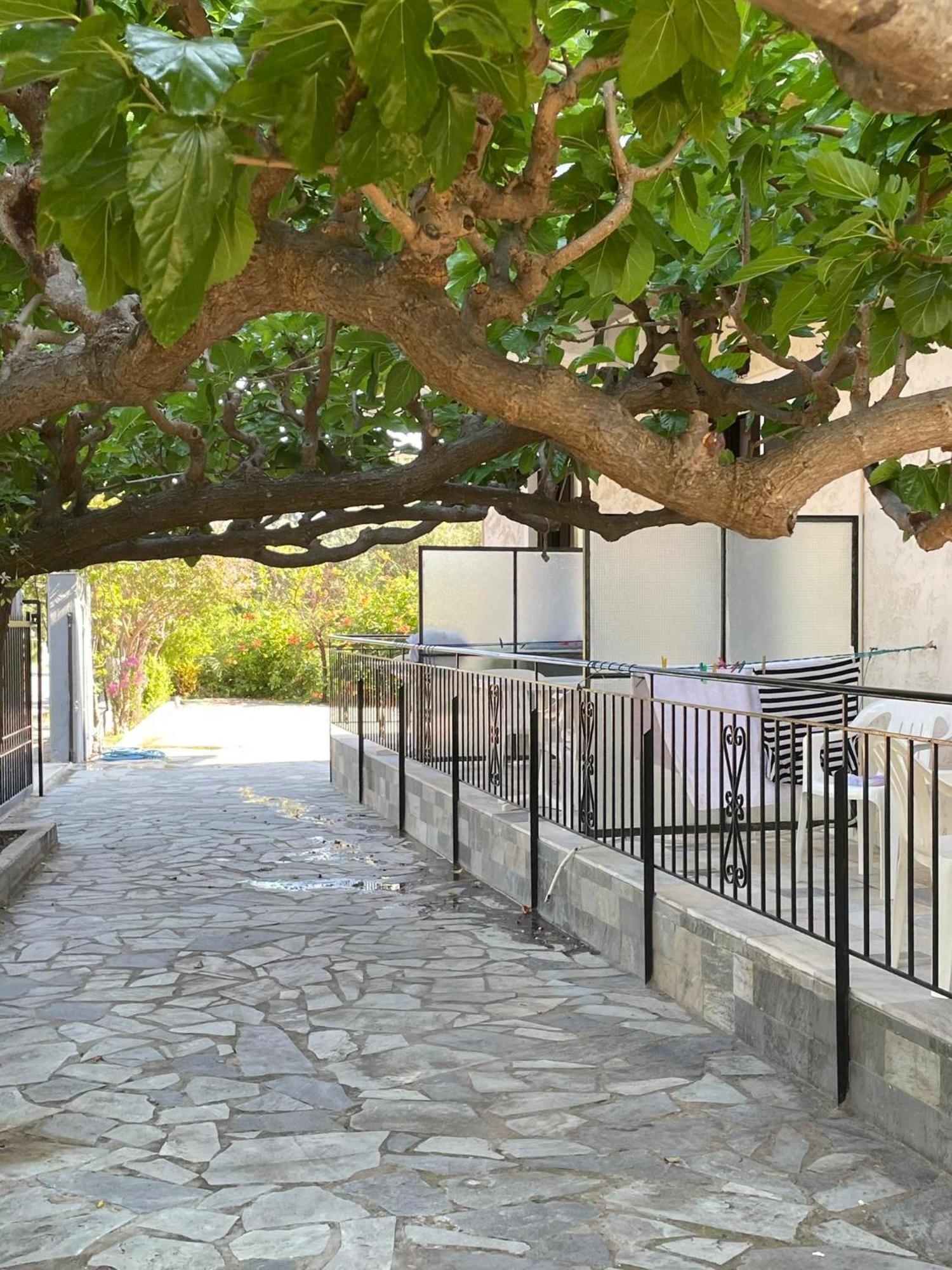 Yfantis Sakis Apartment'S Eratini Luaran gambar