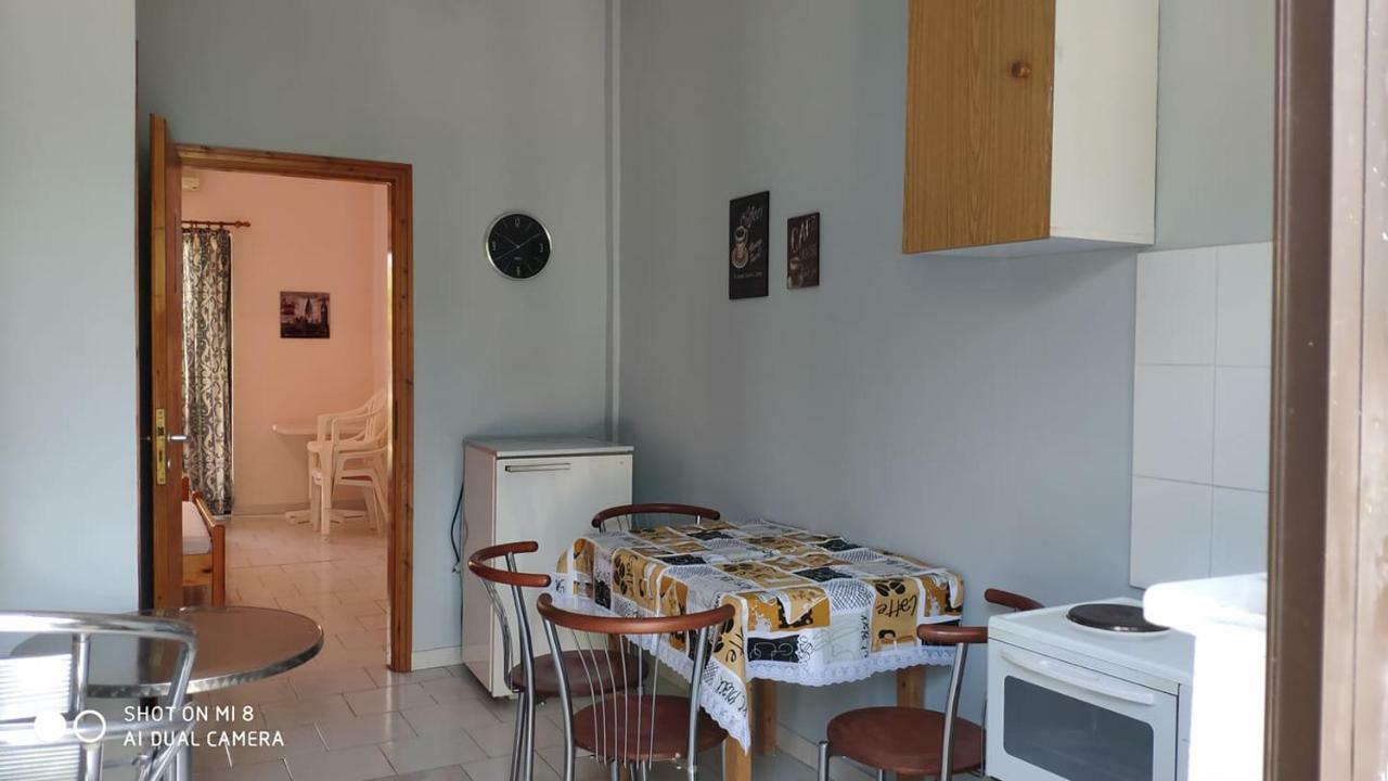 Yfantis Sakis Apartment'S Eratini Luaran gambar